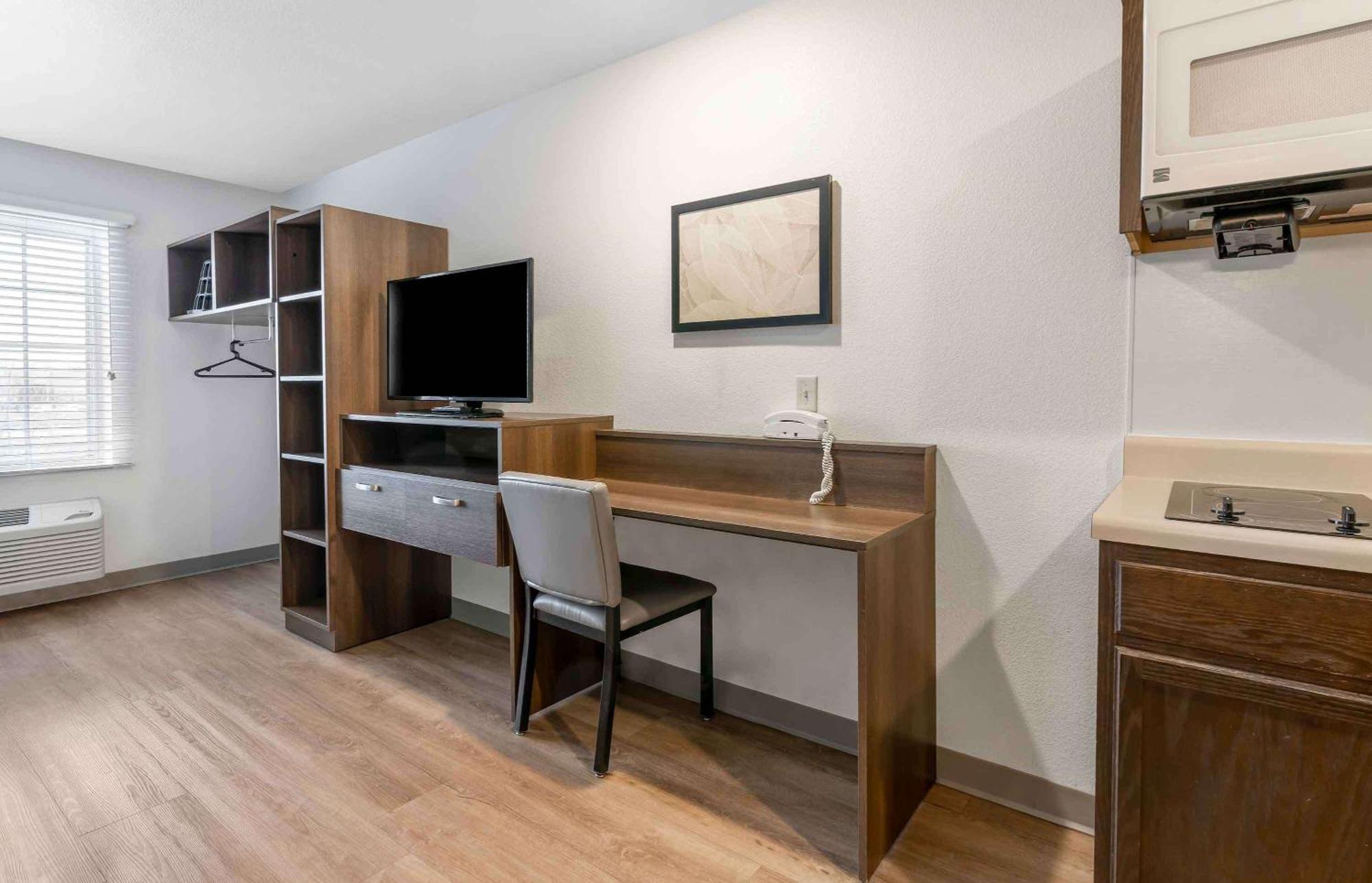 Extended Stay America Select Suites - Louisville - Airport Exterior photo