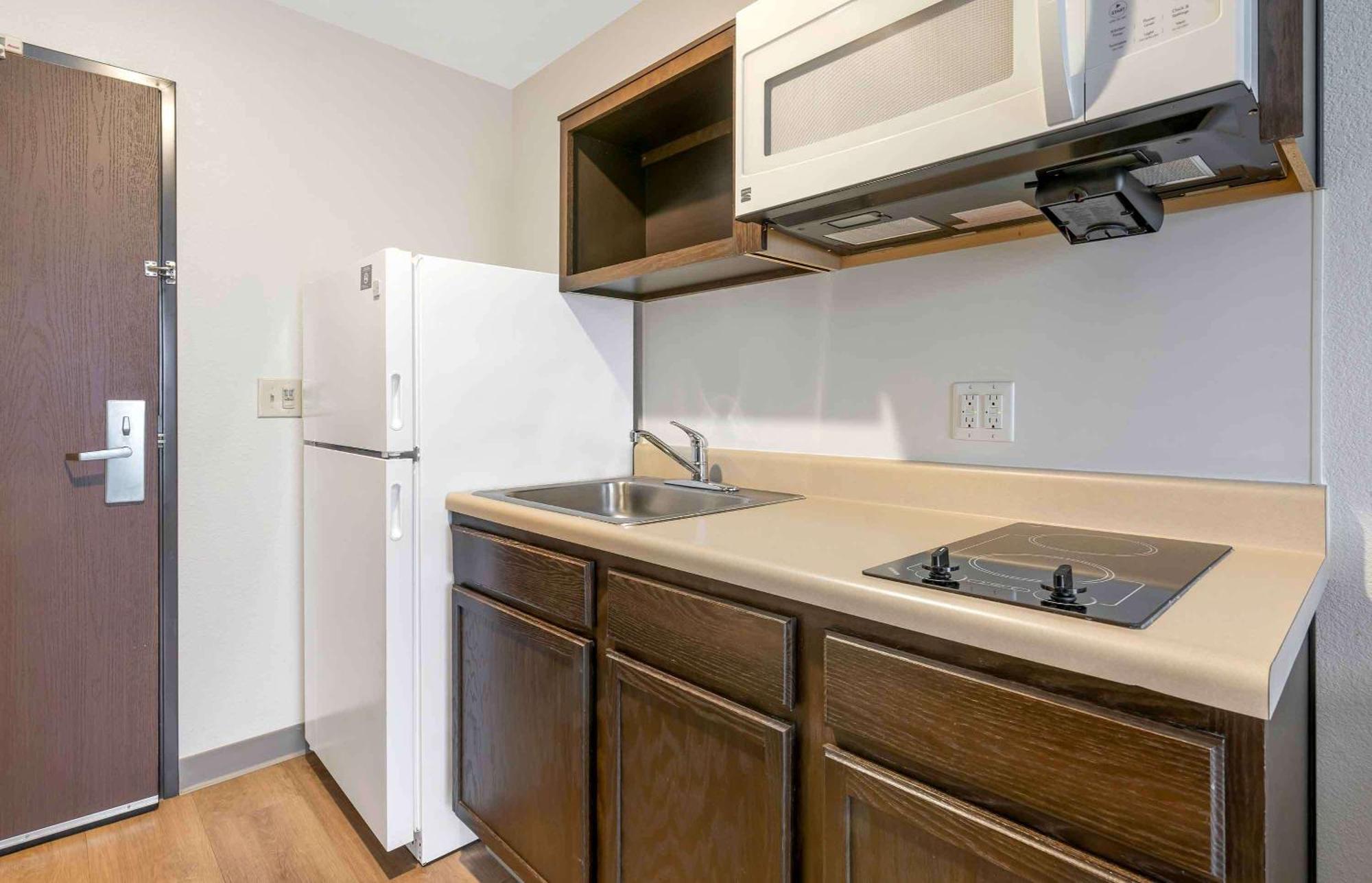 Extended Stay America Select Suites - Louisville - Airport Exterior photo