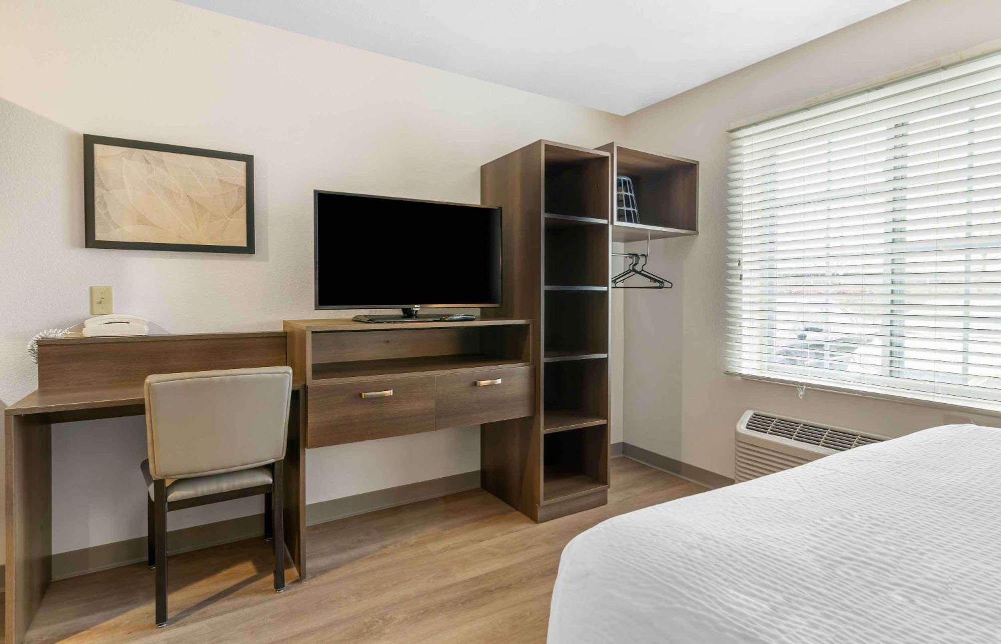 Extended Stay America Select Suites - Louisville - Airport Exterior photo