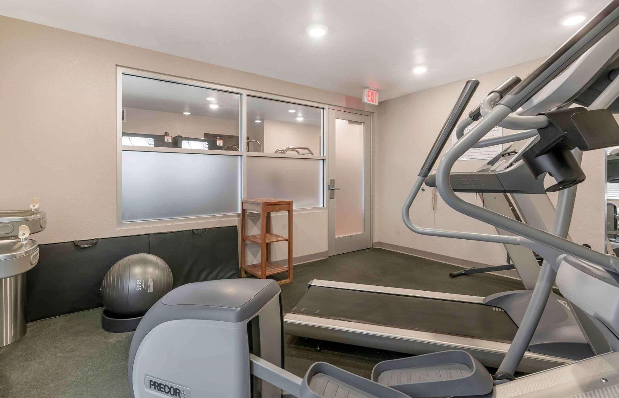 Extended Stay America Select Suites - Louisville - Airport Exterior photo